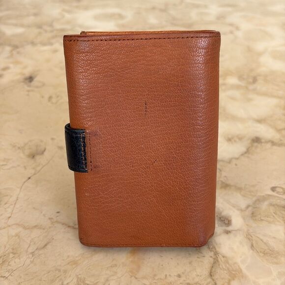 Beracamy Paris Leather Mid-Size Tri-Fold Wallet - Picture 2 of 9
